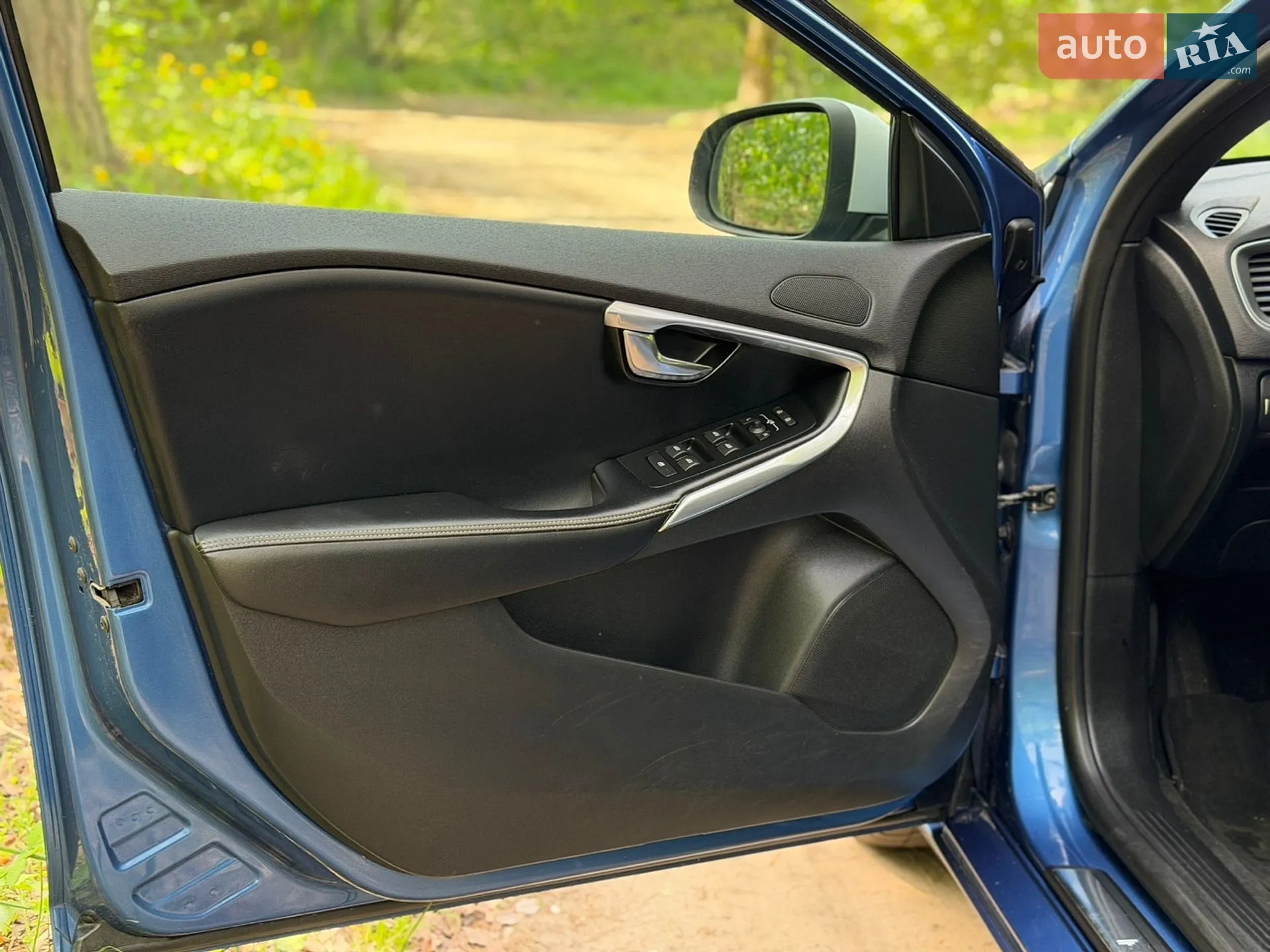 Volvo V40 2017 VIN YV1MV7981J2487329 фото оголошення 23 з 48