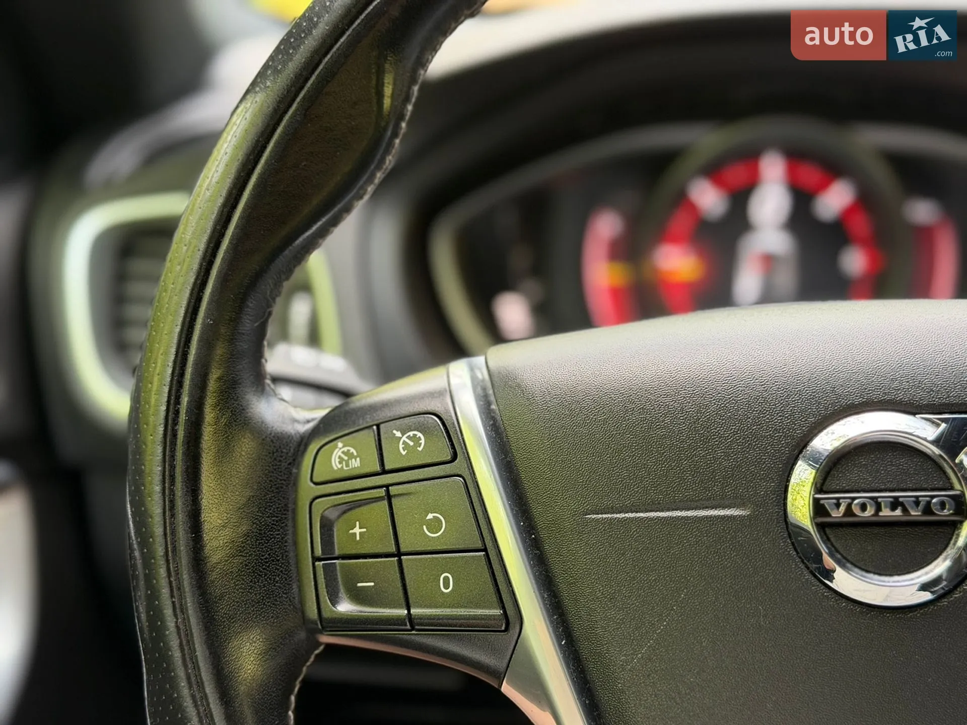 Volvo V40 2017 VIN YV1MV7981J2487329 фото оголошення 25 з 48