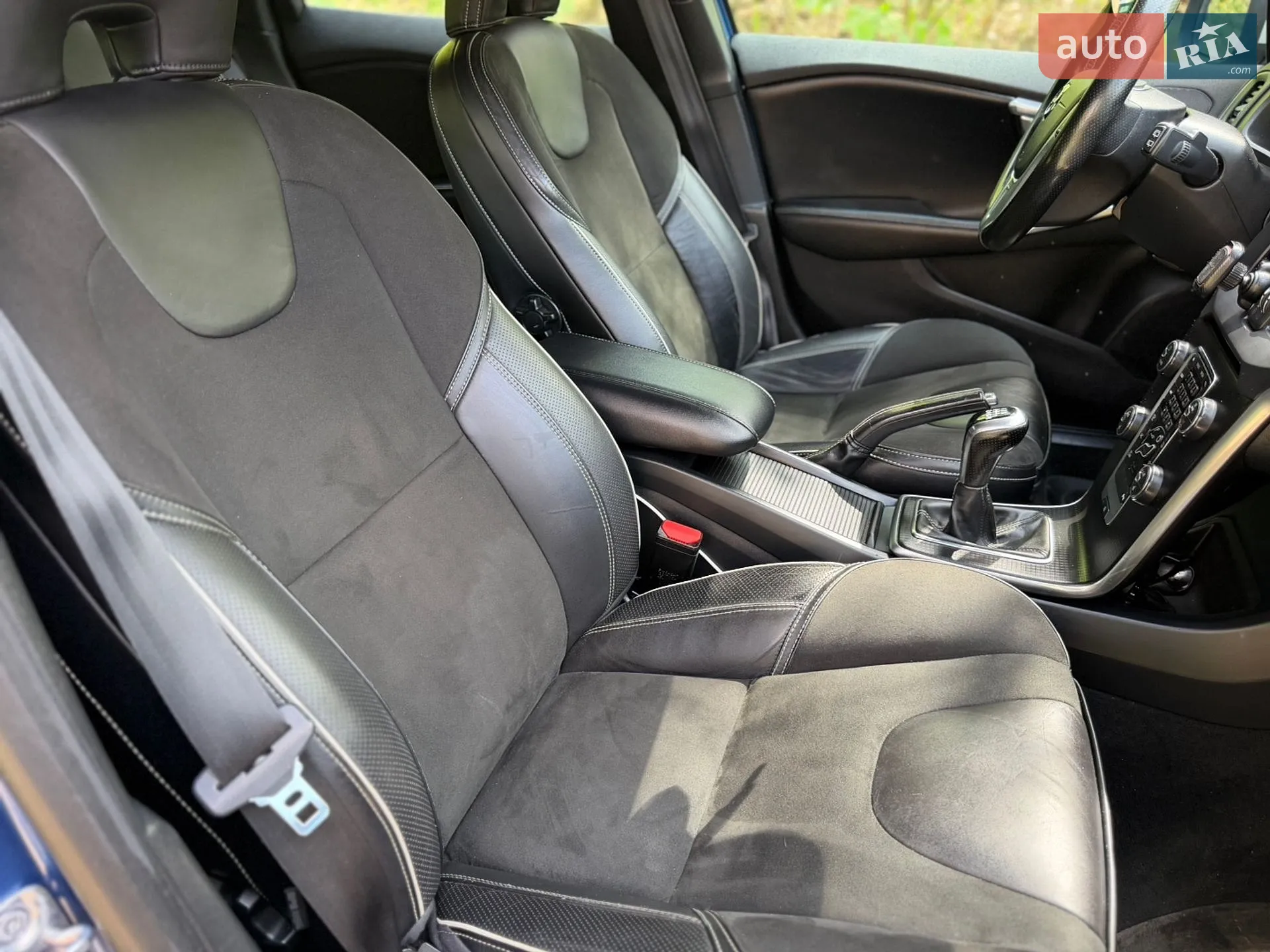 Volvo V40 2017 VIN YV1MV7981J2487329 фото оголошення 43 з 48