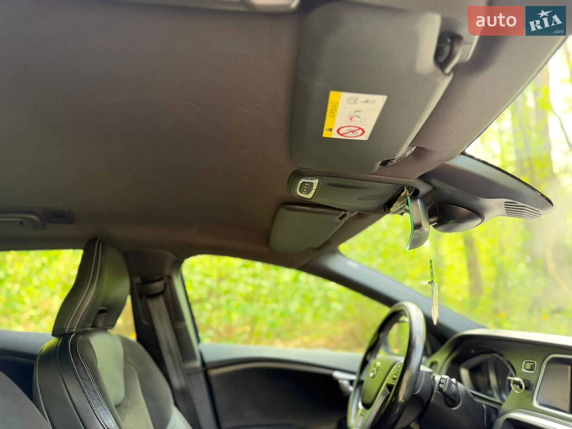 Volvo V40 2017 VIN YV1MV7981J2487329 фото оголошення 46 з 48