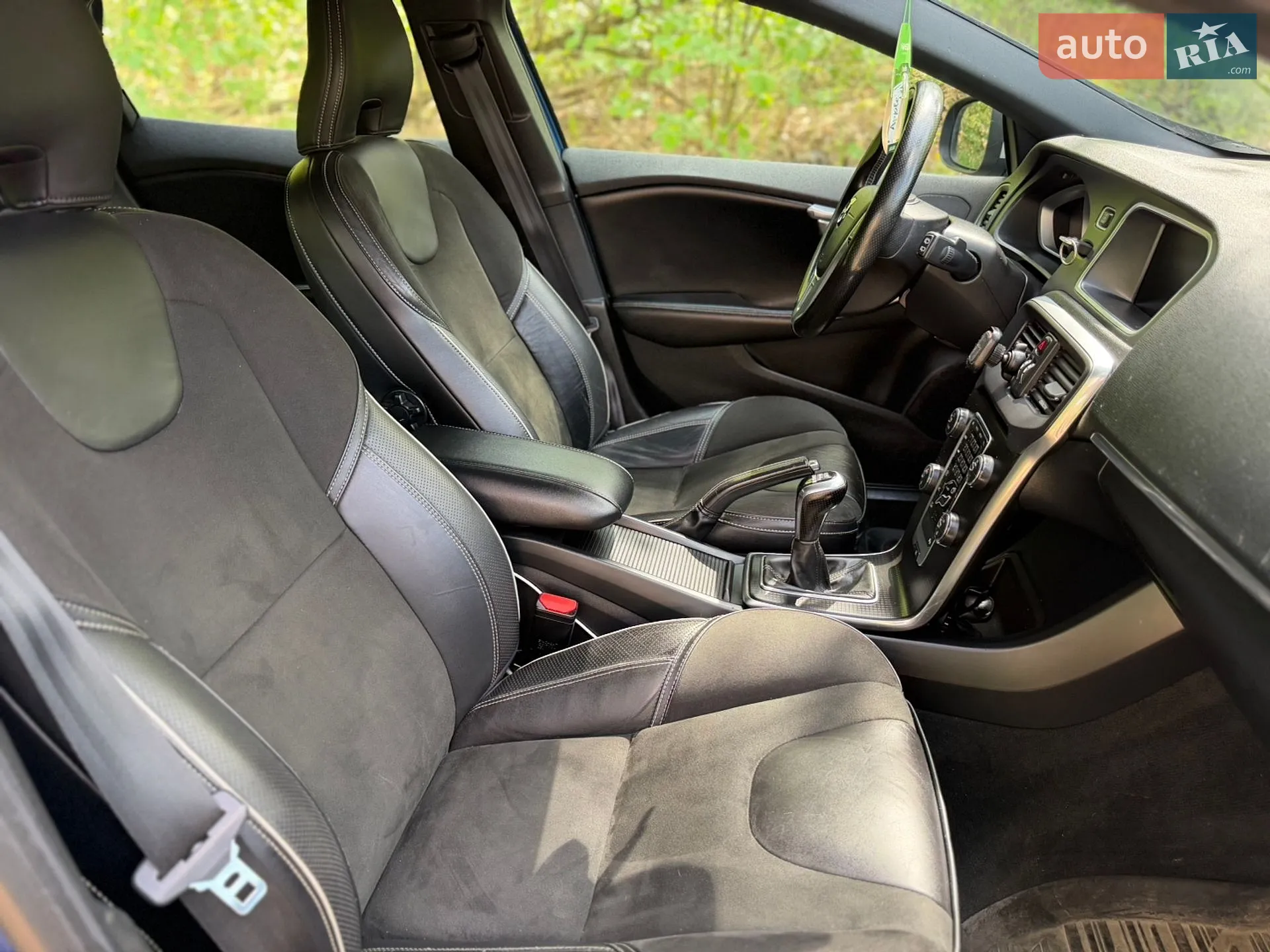 Volvo V40 2017 VIN YV1MV7981J2487329 фото оголошення 47 з 48