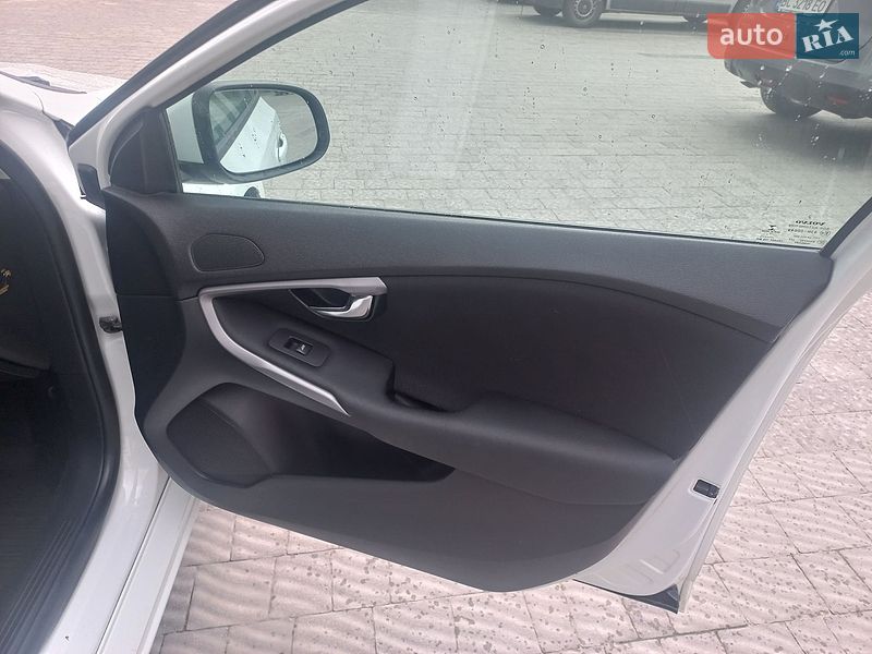 Хэтчбек Volvo V40 2014 в Шептицькому