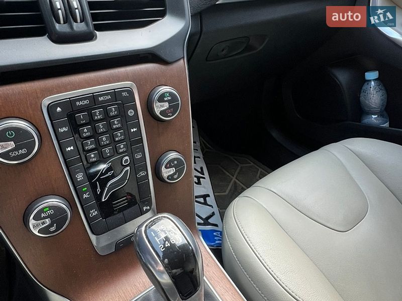 Хэтчбек Volvo V40 2014 в Киеве