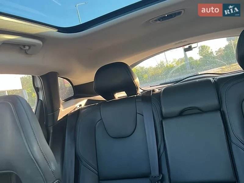 Volvo V40 2018 VIN YV1MV79K0J2486956 фото оголошення 28 з 73