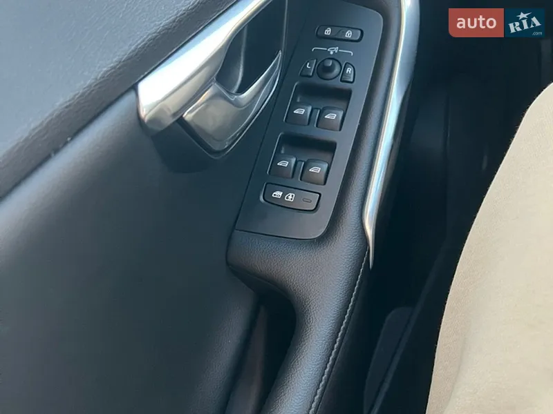 Volvo V40 2018 VIN YV1MV79K0J2486956 фото оголошення 30 з 73