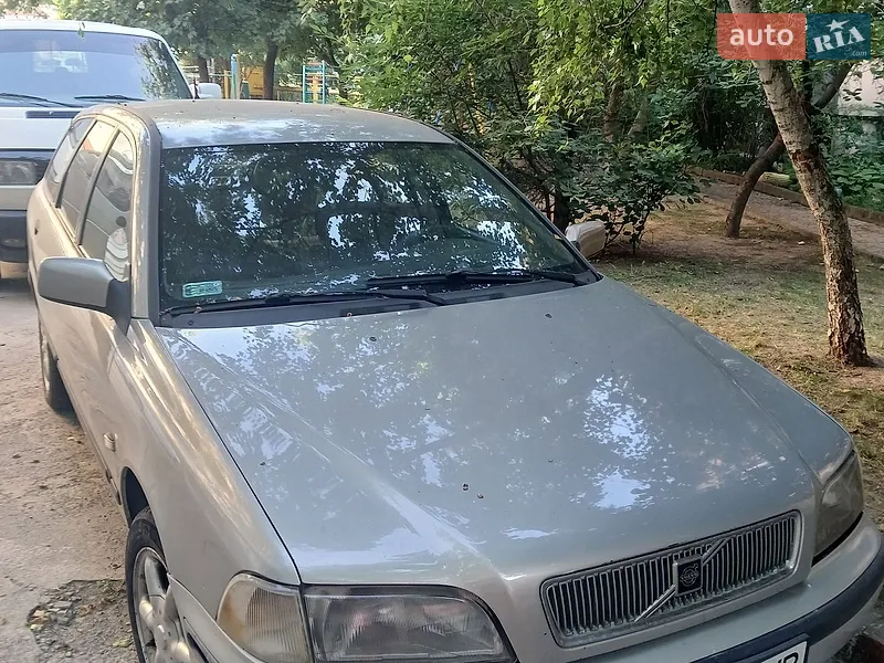 Volvo V40