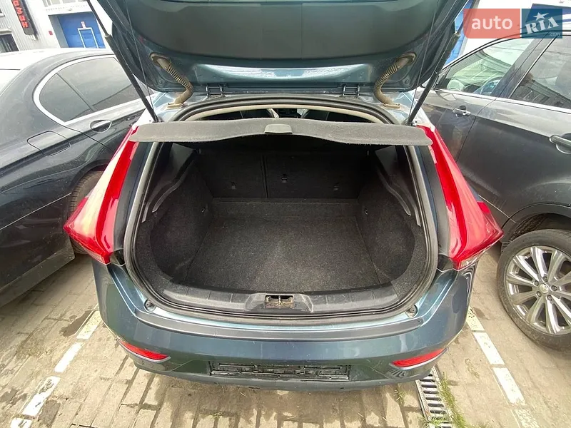 Volvo V40 2013