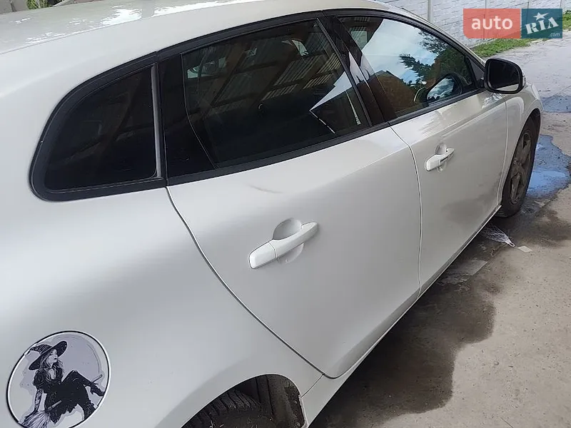 Volvo V40 2014