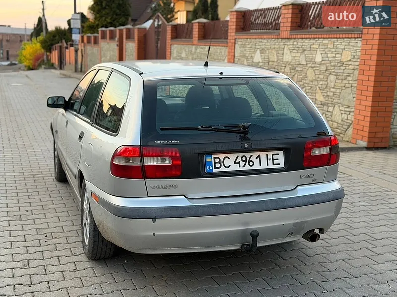 Volvo V40 2000