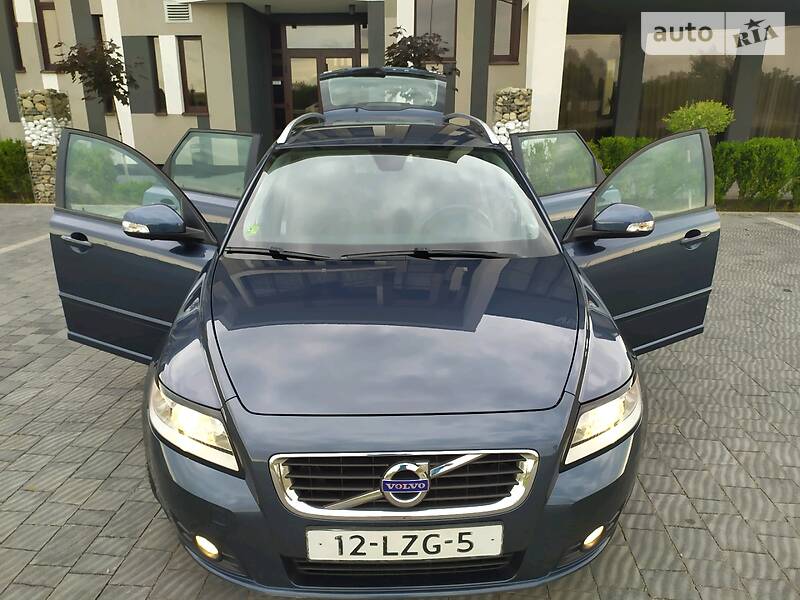 Універсал Volvo V50 2010 в Стрию