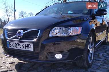 Универсал Volvo V50 2011 в Корце