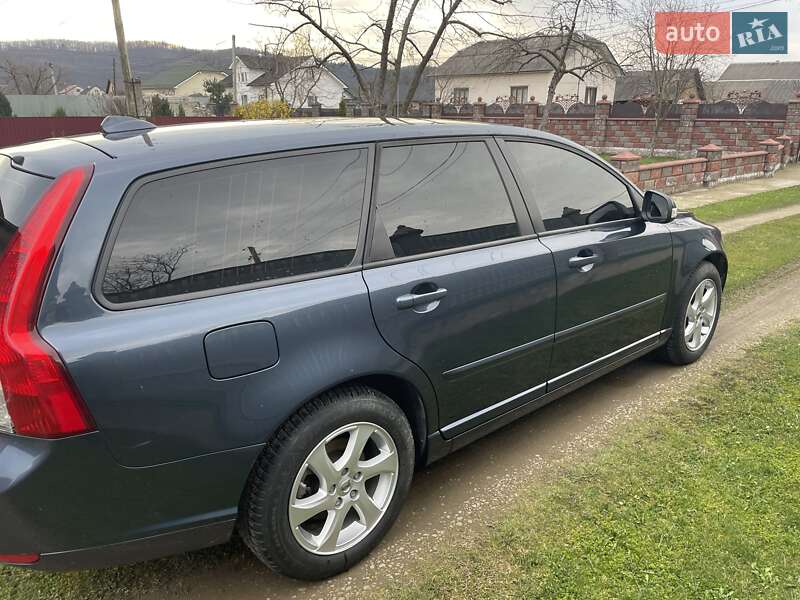 Универсал Volvo V50 2010 в Долине