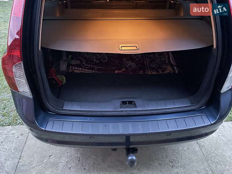 Универсал Volvo V50 2010 в Долине