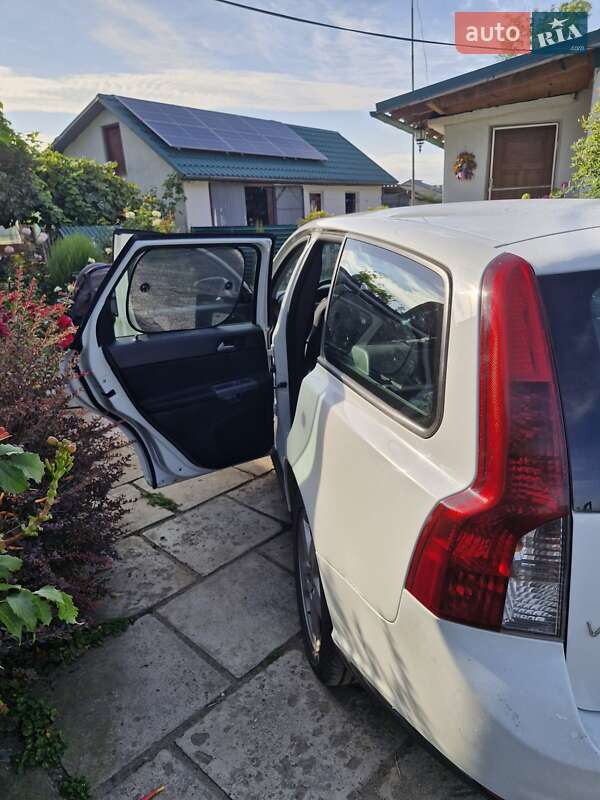 Универсал Volvo V50 2010 в Тернополе