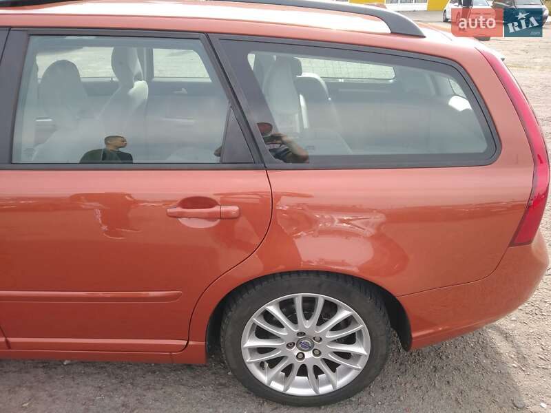 Універсал Volvo V50 2010 в Костопілі