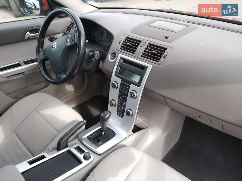 Універсал Volvo V50 2010 в Костопілі