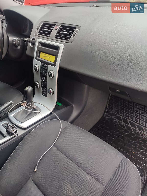 Универсал Volvo V50 2010 в Славском