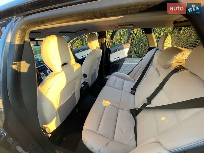 Универсал Volvo V50 2012 в Долине