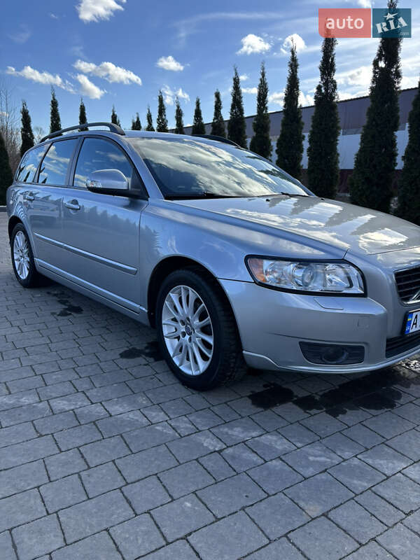 Универсал Volvo V50 2011 в Надворной