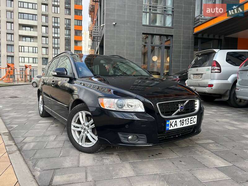 Универсал Volvo V50 2010 в Киеве