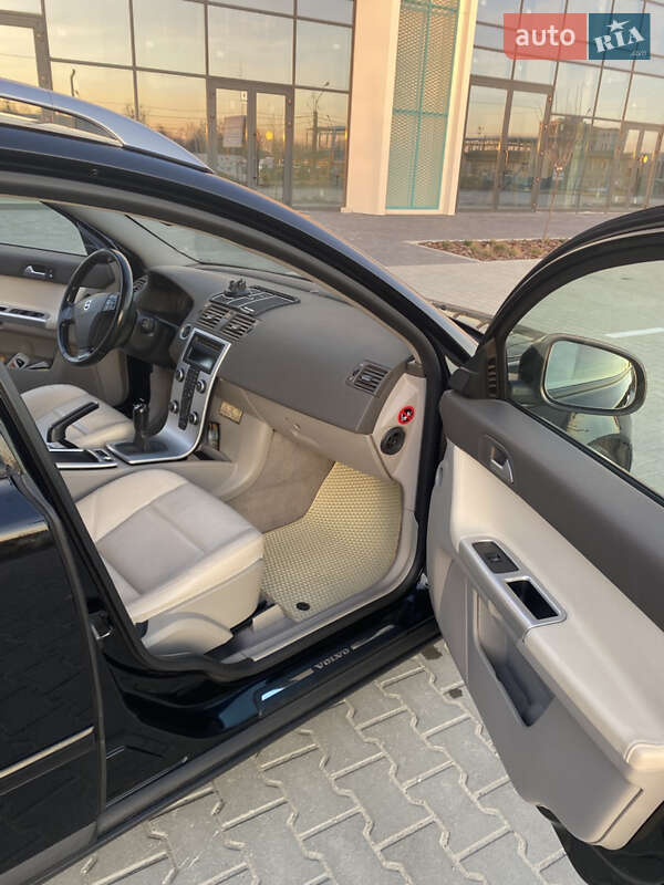Універсал Volvo V50 2010 в Львові