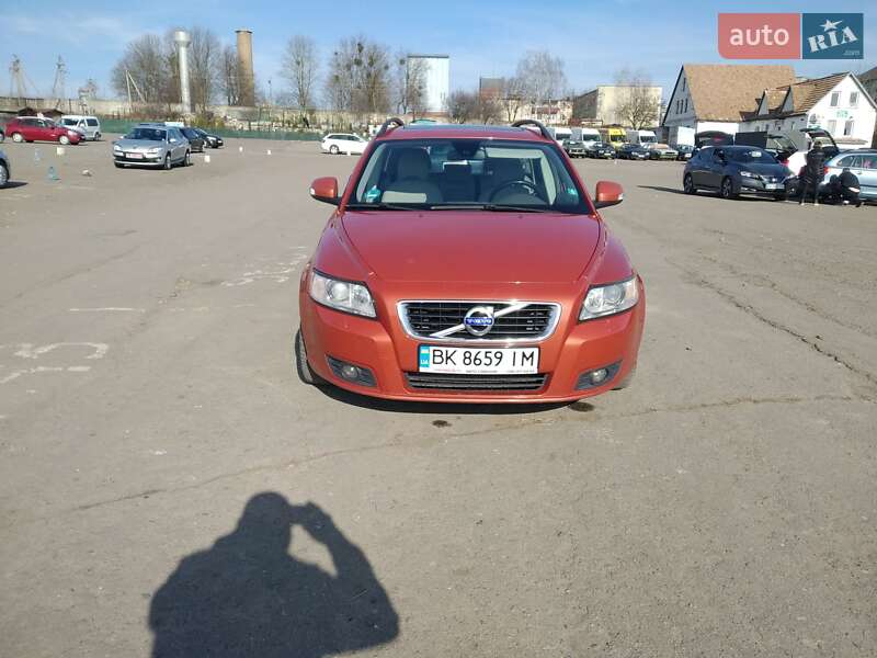 Універсал Volvo V50 2010 в Костопілі