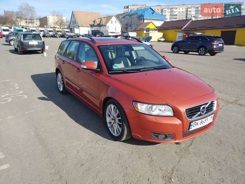 Універсал Volvo V50 2010 в Костопілі