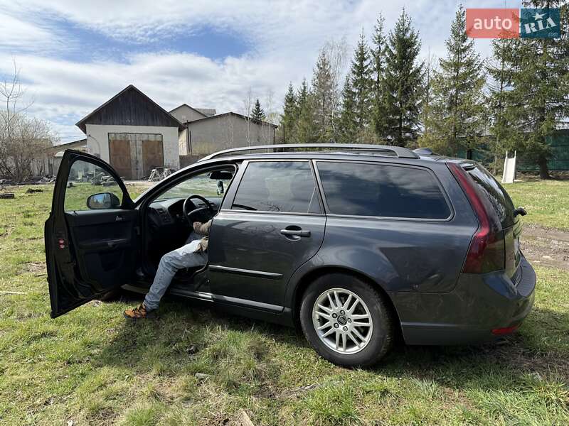 Універсал Volvo V50 2010 в Долині