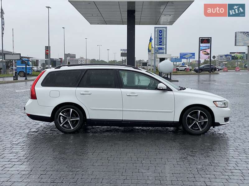 Универсал Volvo V50 2010 в Львове