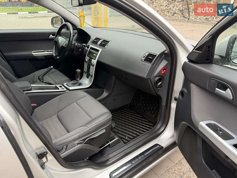 Універсал Volvo V50 2011 в Рівному