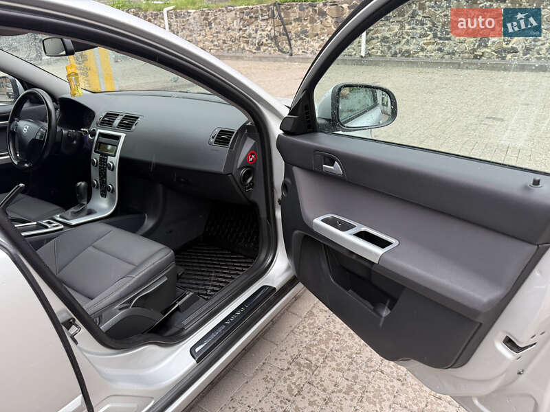 Універсал Volvo V50 2011 в Рівному