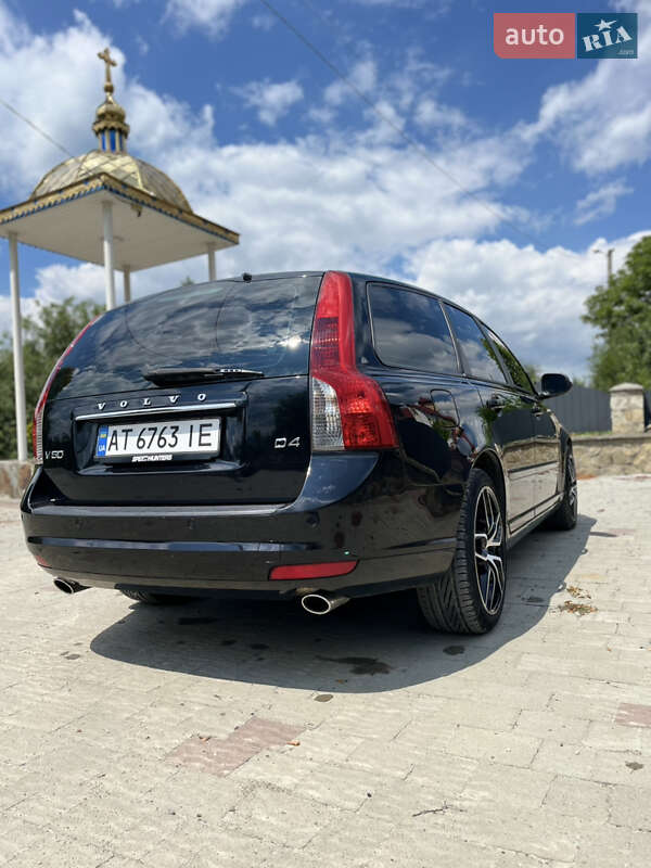 Универсал Volvo V50 2011 в Надворной