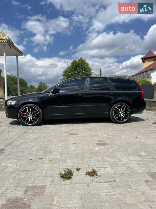 Универсал Volvo V50 2011 в Надворной