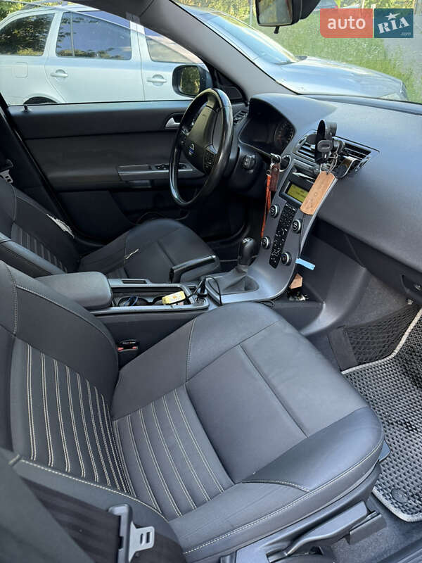 Універсал Volvo V50 2009 в Новояворівську