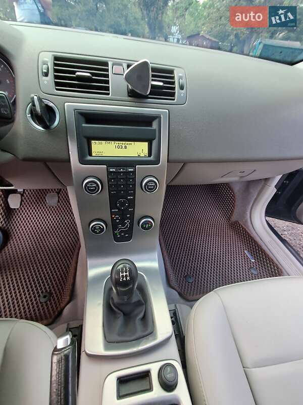 Універсал Volvo V50 2009 в Павлограді