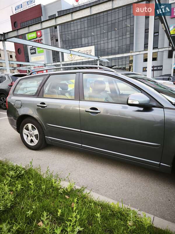 Універсал Volvo V50 2010 в Києві