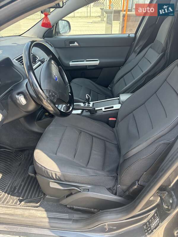 Універсал Volvo V50 2011 в Чернівцях