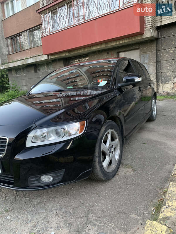 Универсал Volvo V50 2011 в Львове