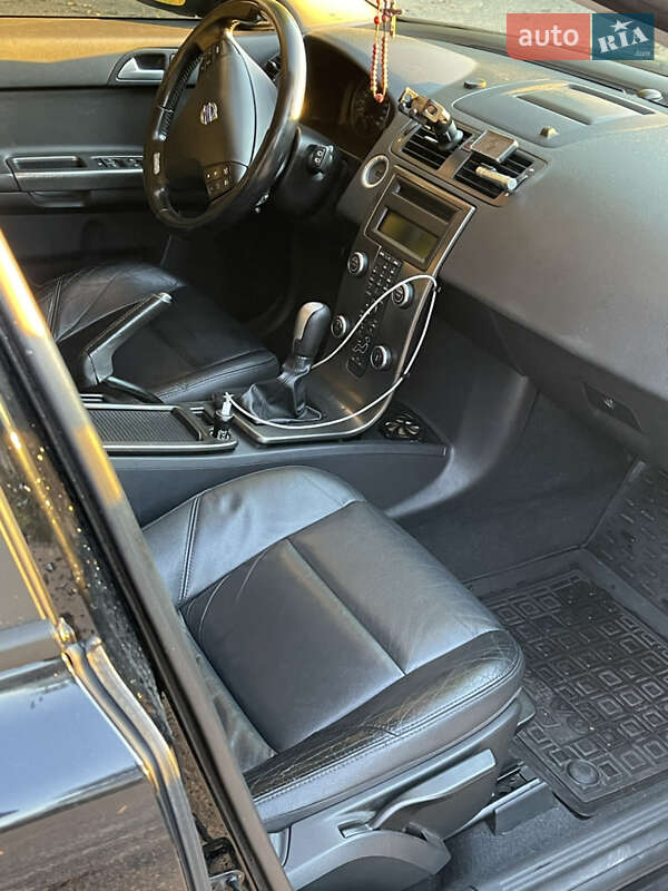 Універсал Volvo V50 2010 в Брюховичах