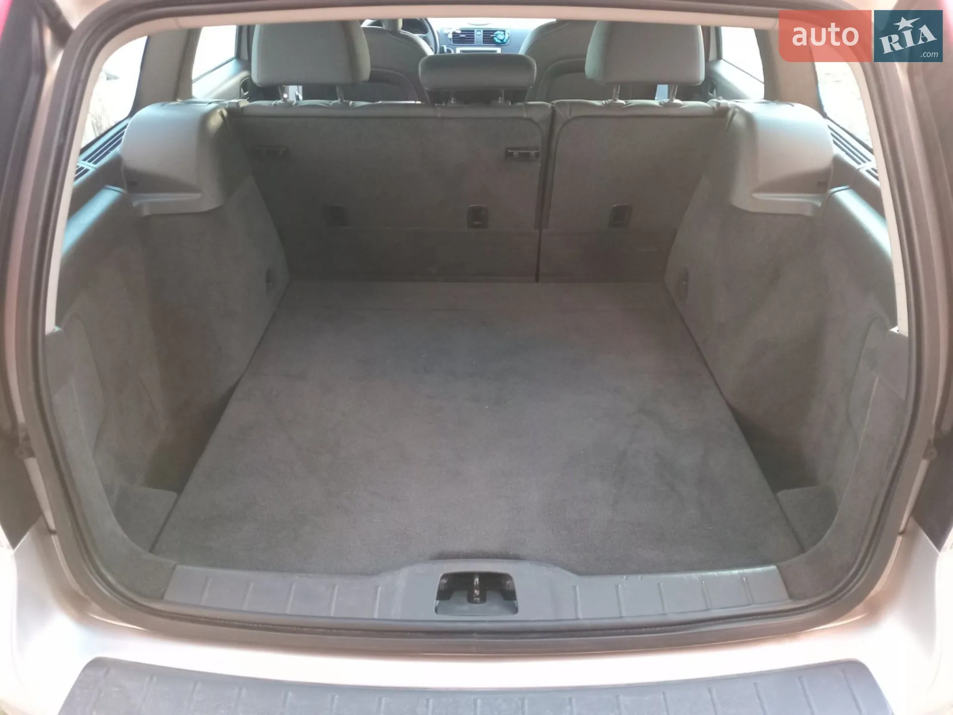 2011 Volvo V50 - мініатюра 10