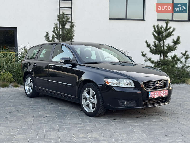 Універсал Volvo V50 2010 в  фото Універсал Volvo V50 2010 в