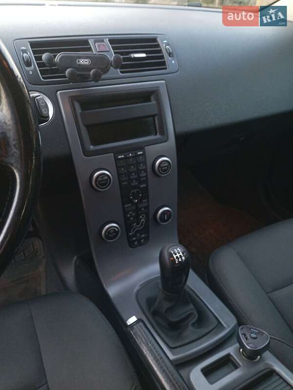 Універсал Volvo V50 2010 в Маневичах