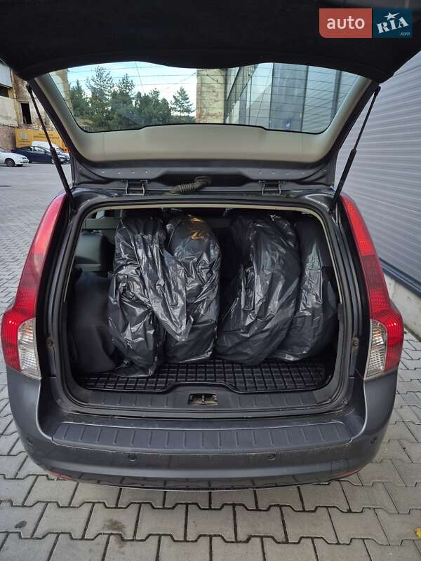 Универсал Volvo V50 2010 в Львове