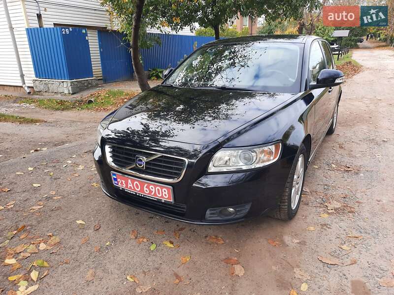 Універсал Volvo V50 2010 в Полтаві