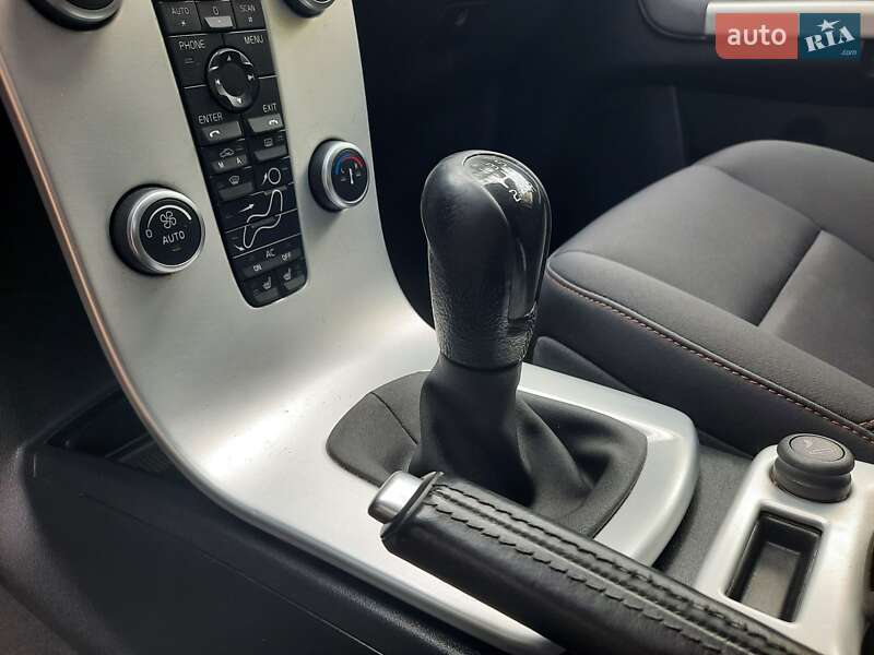 Універсал Volvo V50 2010 в Полтаві