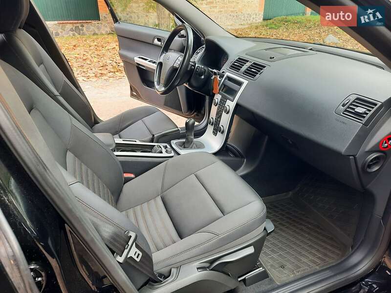 Універсал Volvo V50 2010 в Полтаві