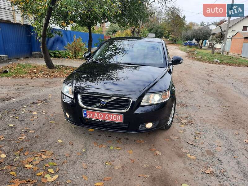 Універсал Volvo V50 2010 в Полтаві