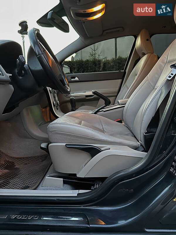 Универсал Volvo V50 2010 в Жовкве