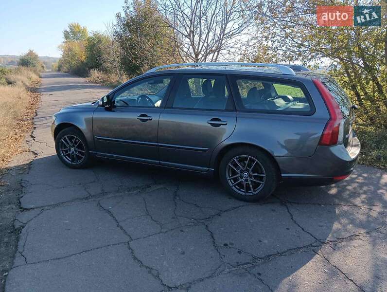 Универсал Volvo V50 2012 в Нововолынске