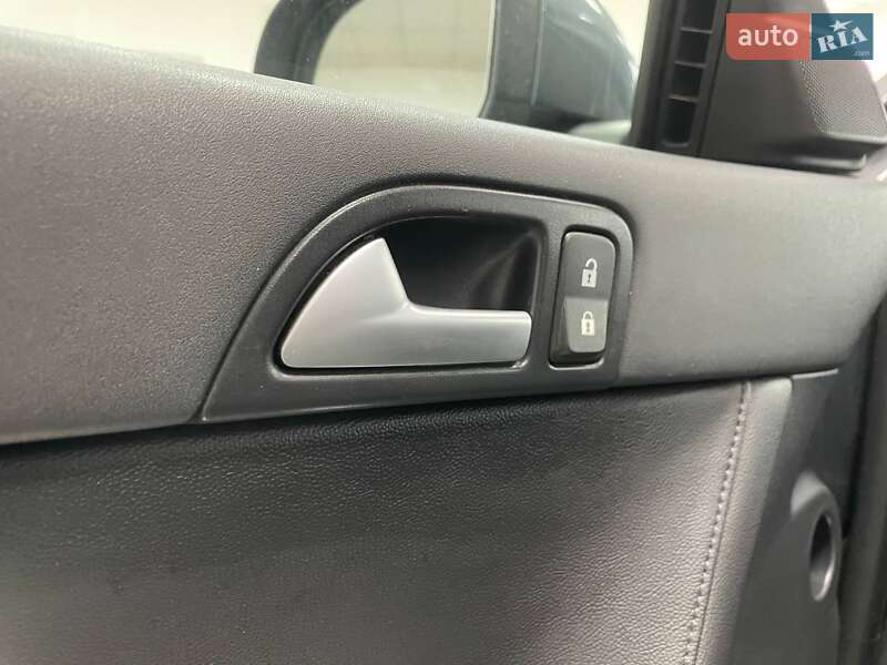 Универсал Volvo V50 2011 в Киеве фото 17 Универсал Volvo V50 2011 в Киеве